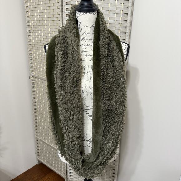New Anthropologie Mixed Faux Fur Infinity Scarf Dark Olive Green Moss - Picture 3 of 10